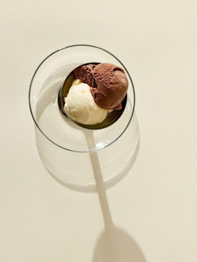 ice-cream-under-the-sunlight